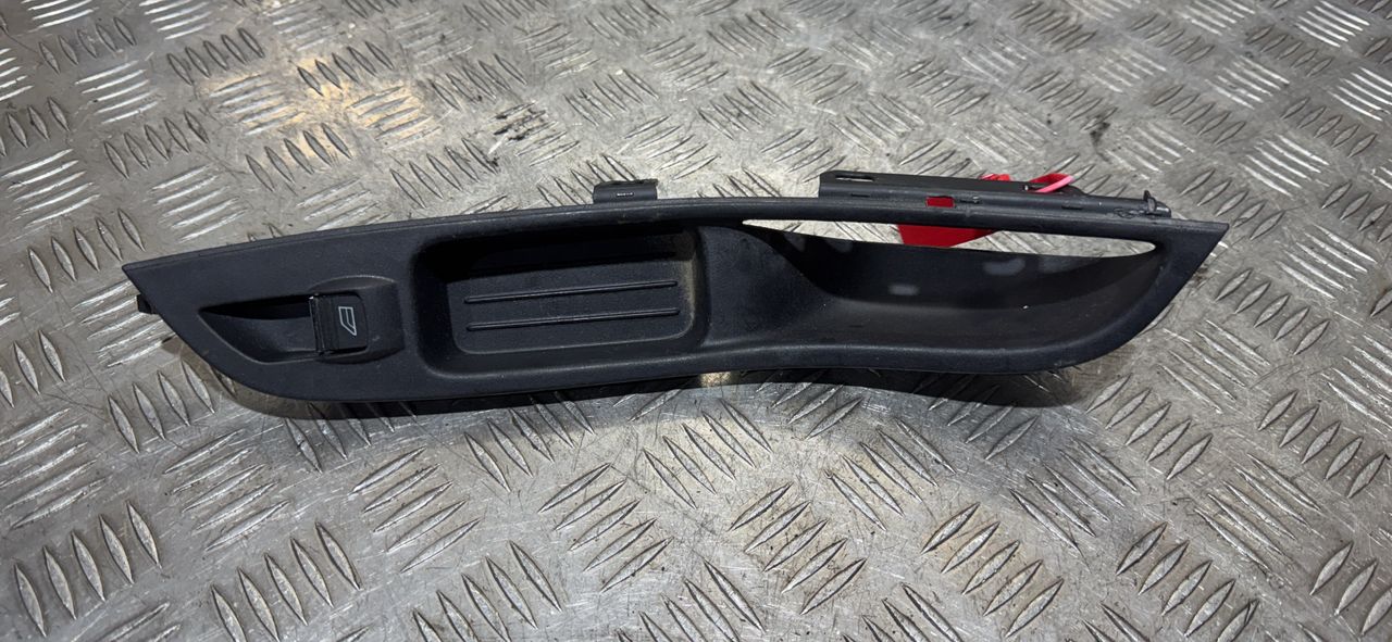 кнопка стеклоподъемника двери Ford Focus 3 поколение 2013, 1.0 л., бензин, 5МКПП, хетчбэк 5 дв.