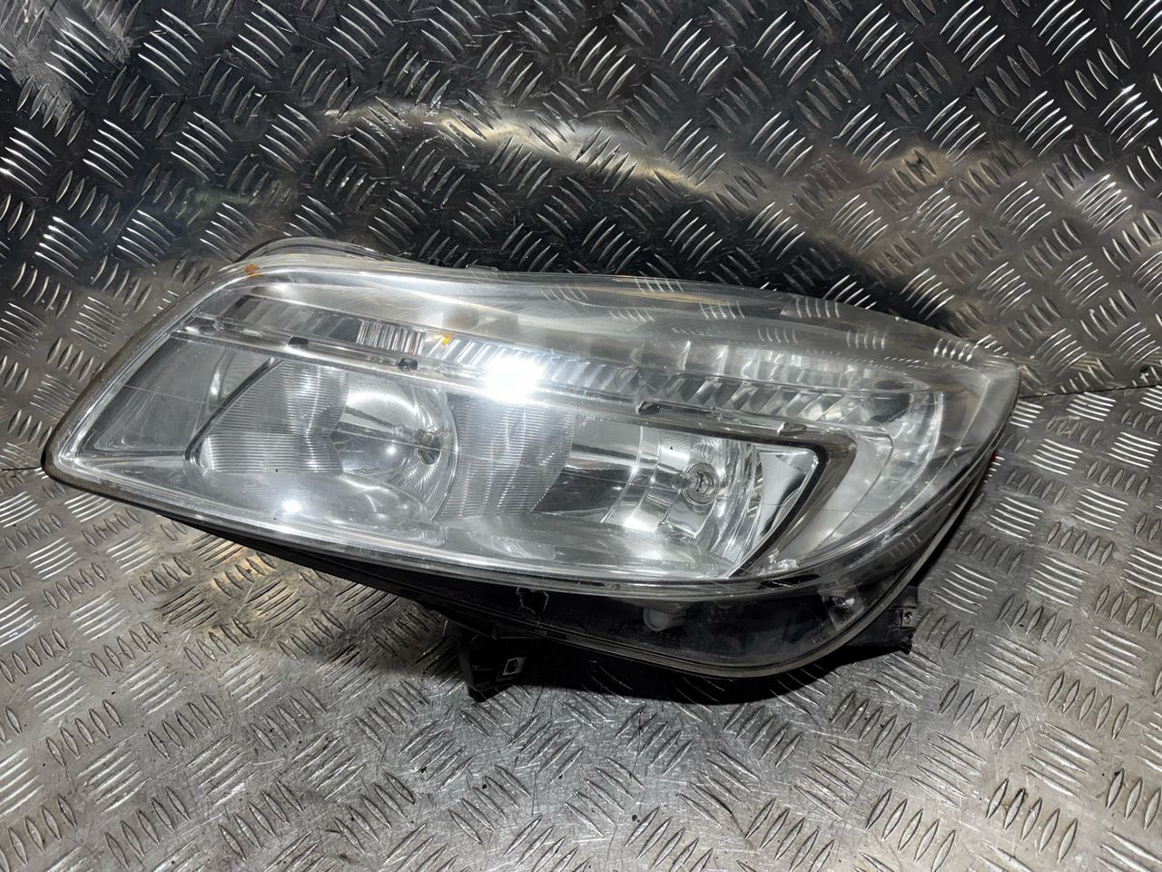 фара левая Opel Insignia 1 поколение (A) [рестайлинг] 2013, 1.8 л., бензин, 5МКПП, хетчбэк 5 дв.