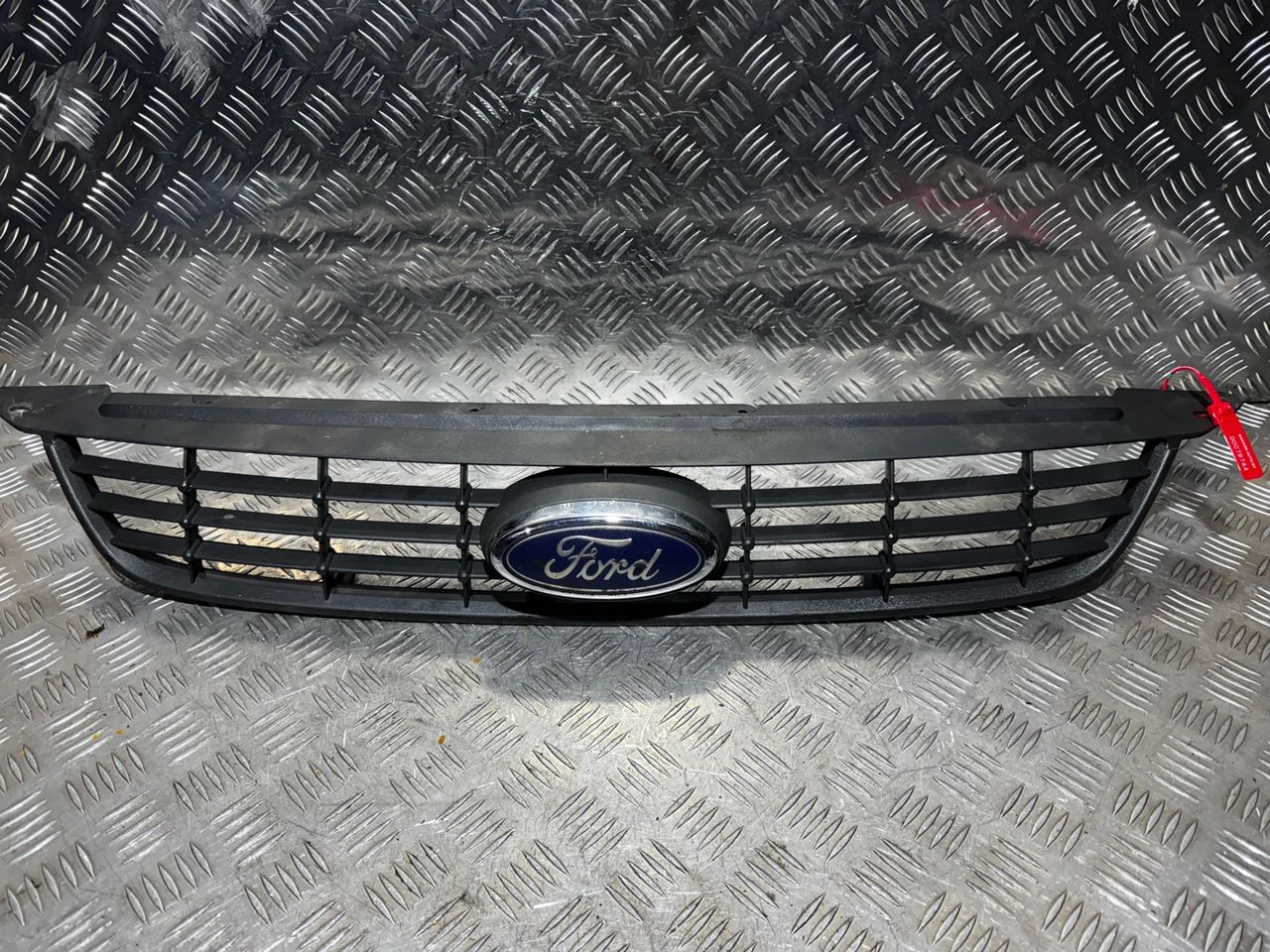решетка радиатора Ford Focus 2 поколение [рестайлинг] 2010, 1.6 л., SHDA, бензин, 5МКПП, хетчбэк 5 дв.
