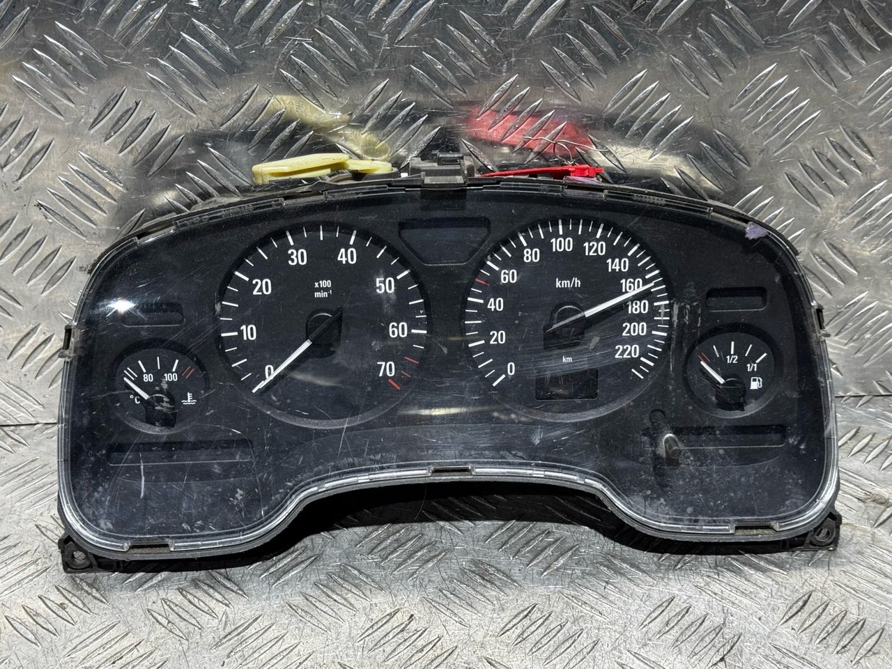 щиток приборов (приборная панель) Opel Astra G 2001, 1.6 л., бензин, МКПП, универсал, 88311318