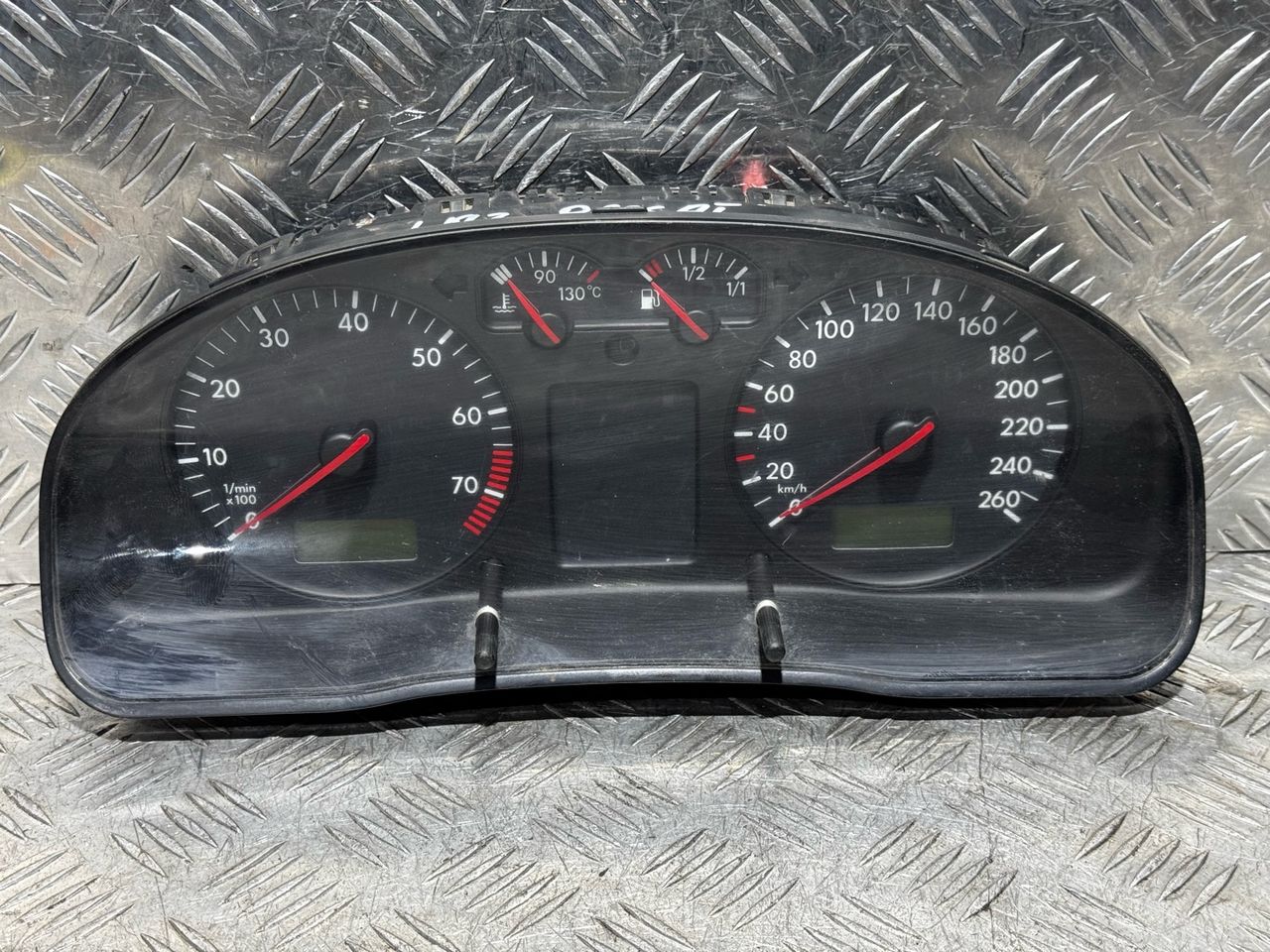 щиток приборов (приборная панель) Volkswagen Passat B5 1999, 1.6 л., бензин, универсал, 3B0920802