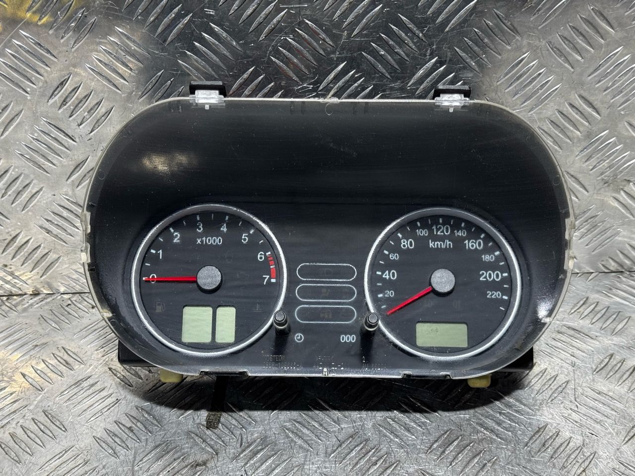 щиток приборов (приборная панель) Ford Fiesta 5 поколение 2004, 1.6 л., бензин, 5МКПП, хетчбэк 5 дв.