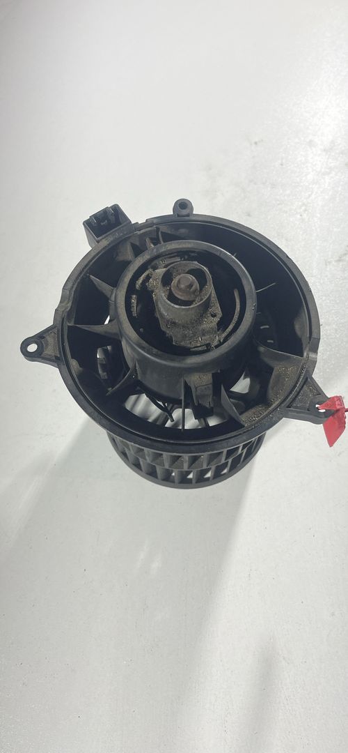 моторчик печки Ford Fusion 1 поколение 2004, хетчбэк 5 дв.