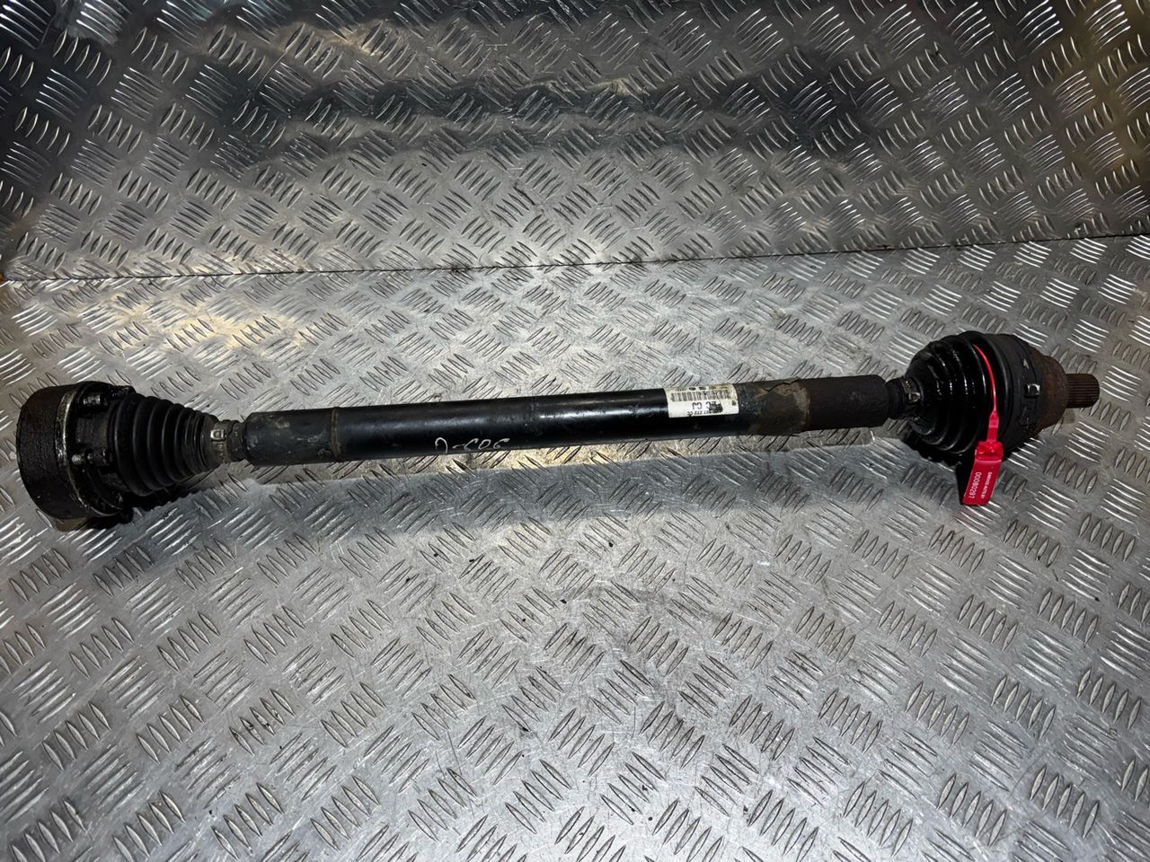 полуось передняя правая (приводной вал, ШРУС) Volkswagen Golf 6 поколение 2010, 1.6 л., CAYA, дизель, 5МКПП, хетчбэк 5 дв.