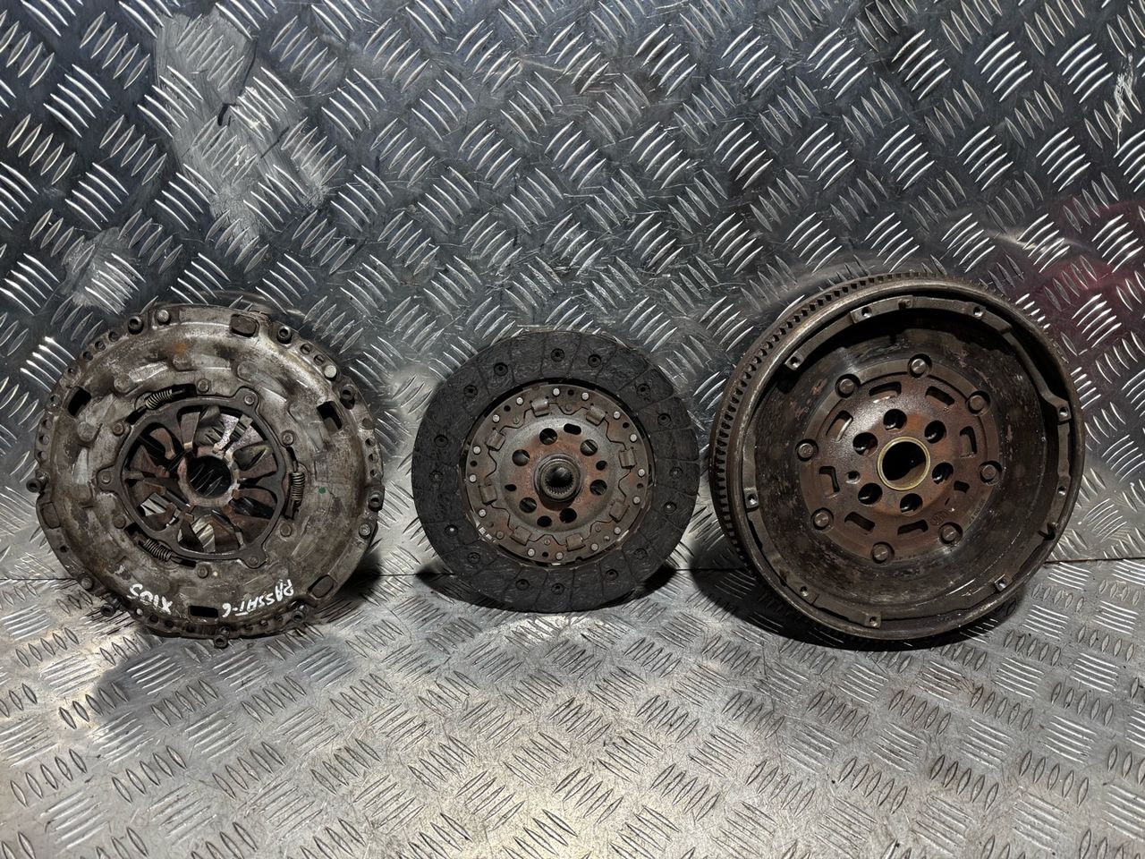 комплект сцепления Volkswagen Passat B6 2006, 1.9 л., BKC, дизель, 5МКПП, универсал