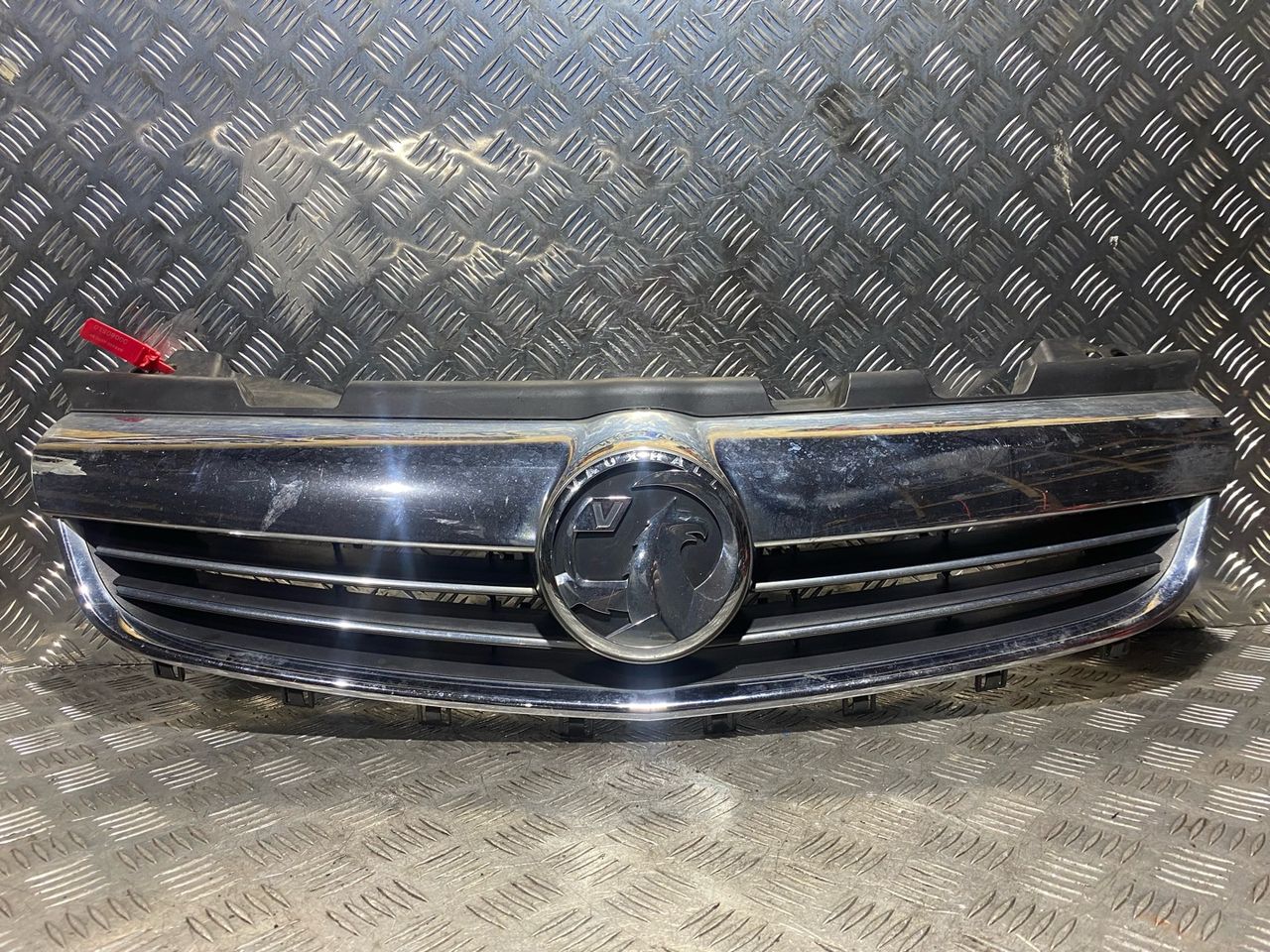 решетка радиатора Opel Zafira 2 поколение (B) [рестайлинг] 2011, 1.6 л., A 16 XER, бензин, 5МКПП, минивэн