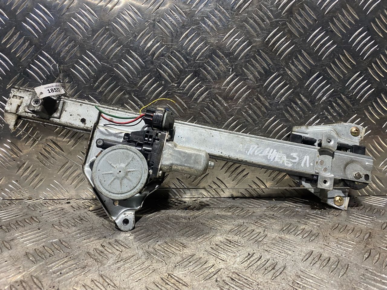 стеклоподъемник электрический задний левый Mitsubishi Pajero 3 поколение [рестайлинг] 2005, 3.2 л., дизель