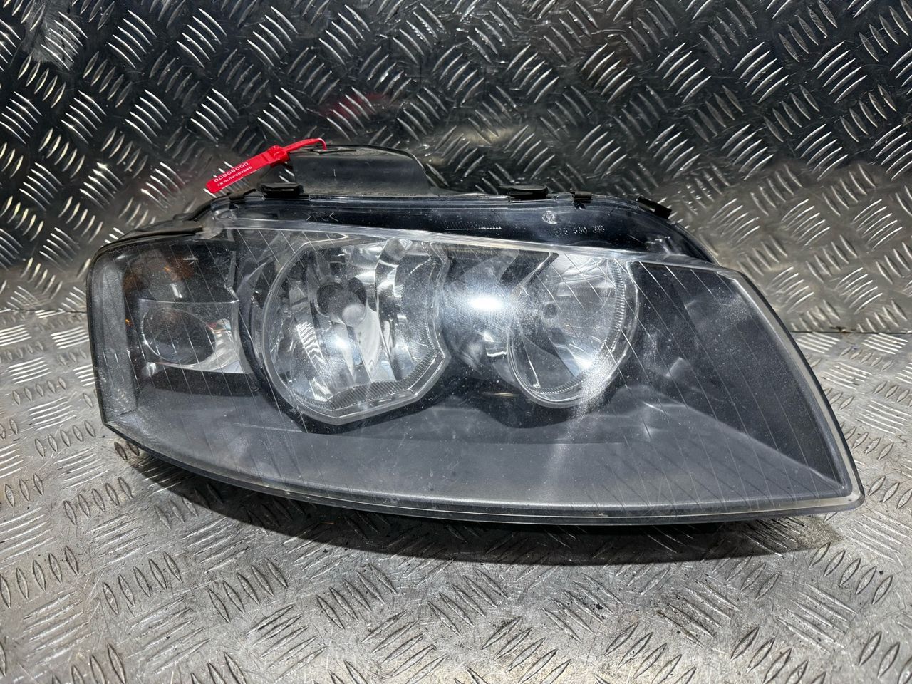 фара правая Audi A3 8P 2004, 1.6 л., BLP, бензин, 6МКПП, хетчбэк 5 дв.