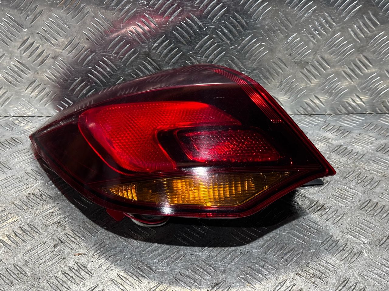 фонарь задний левый Opel Astra J 2011, хетчбэк 5 дв.