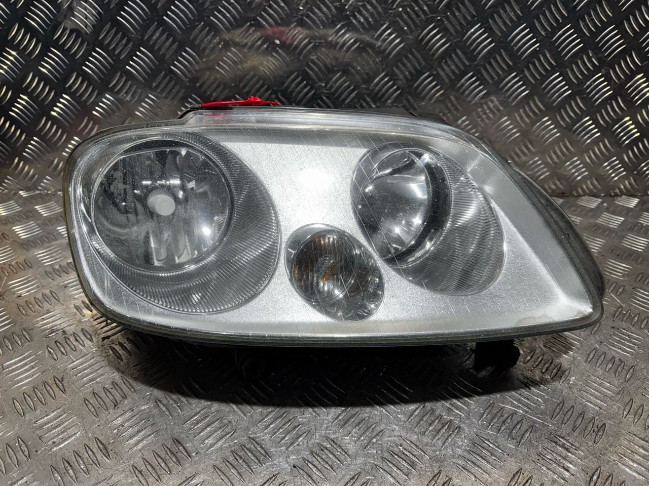 фара правая Volkswagen Touran 1 поколение 2006, 1.6 л., бензин, 5МКПП, минивэн