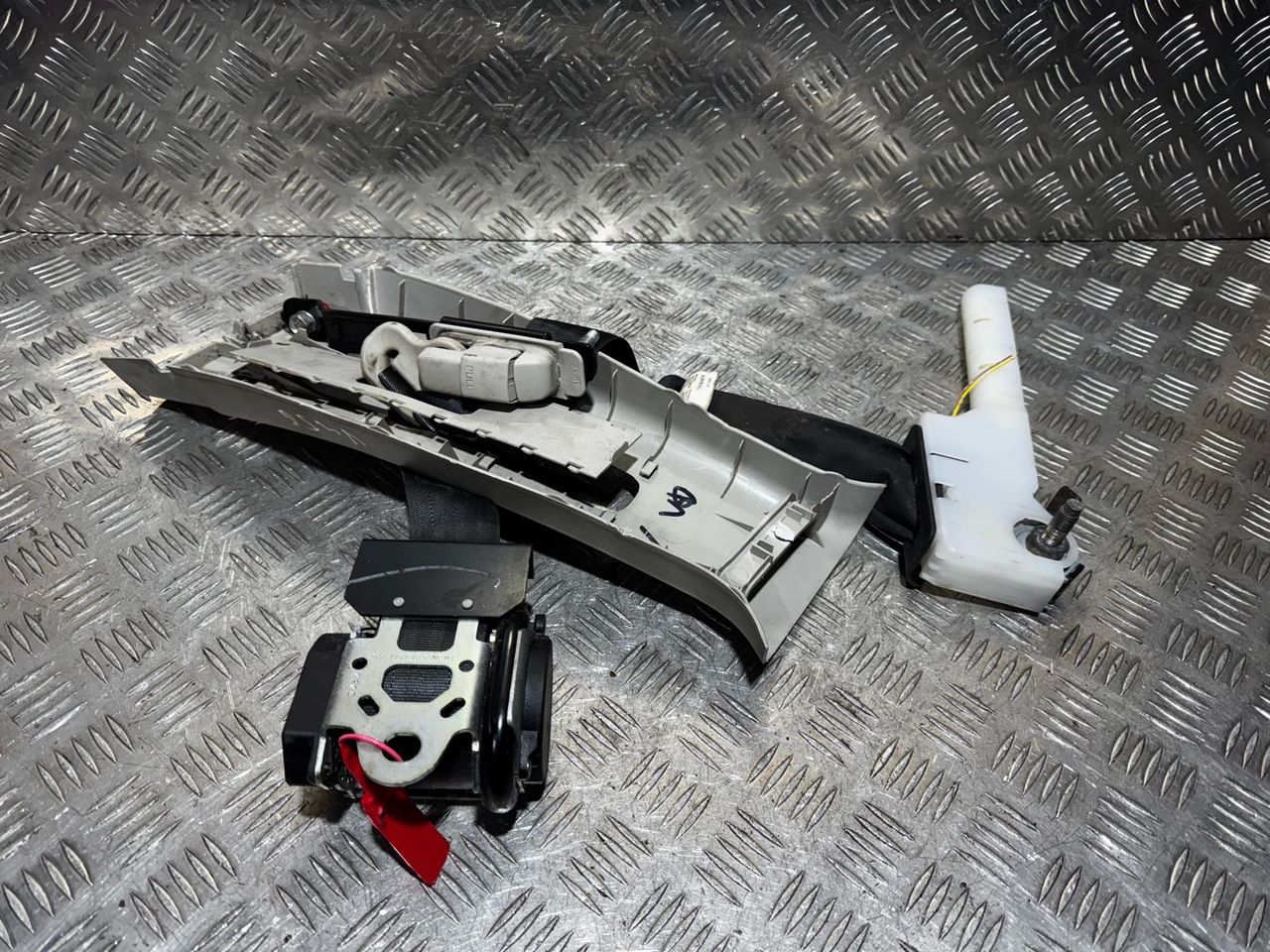 ремень безопасности Nissan Juke YF15 2011, 1.6 л., HR16DE, бензин, 5МКПП, внедорожник 5 дв., 617968000A