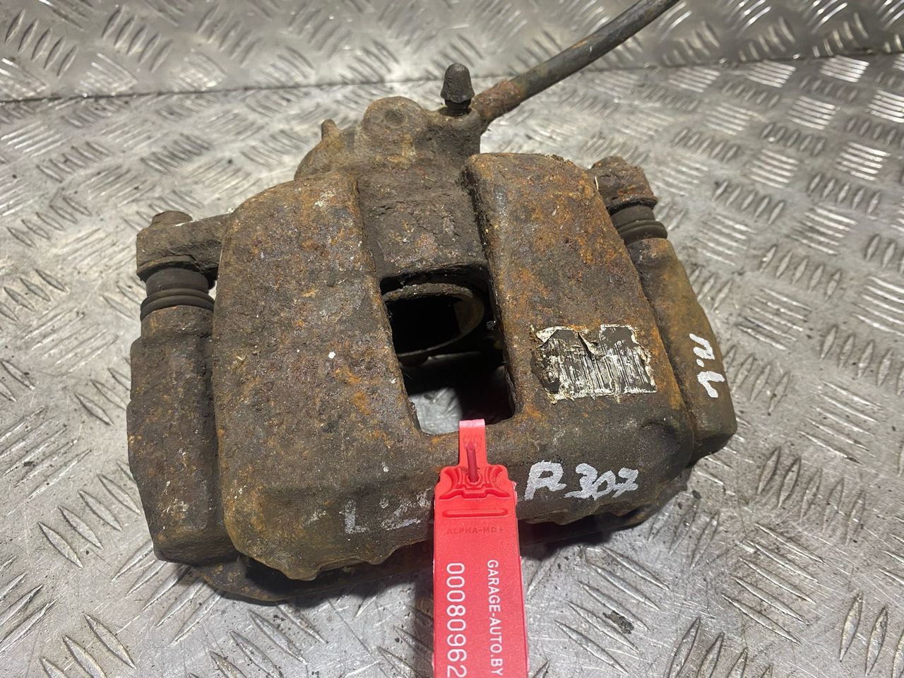 суппорт передний левый Peugeot 307 1 поколение 2001, 1.6 л., NFU (TU5JP4), бензин, 5МКПП, хетчбэк 5 дв.