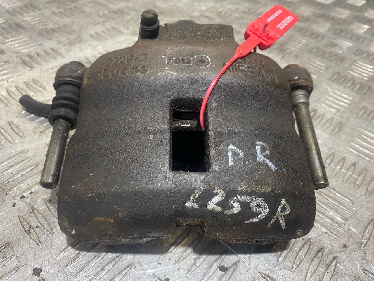 суппорт передний правый Nissan Primera P11 1997, 1.6 л., GA16DE, бензин, 5МКПП, седан, 22283