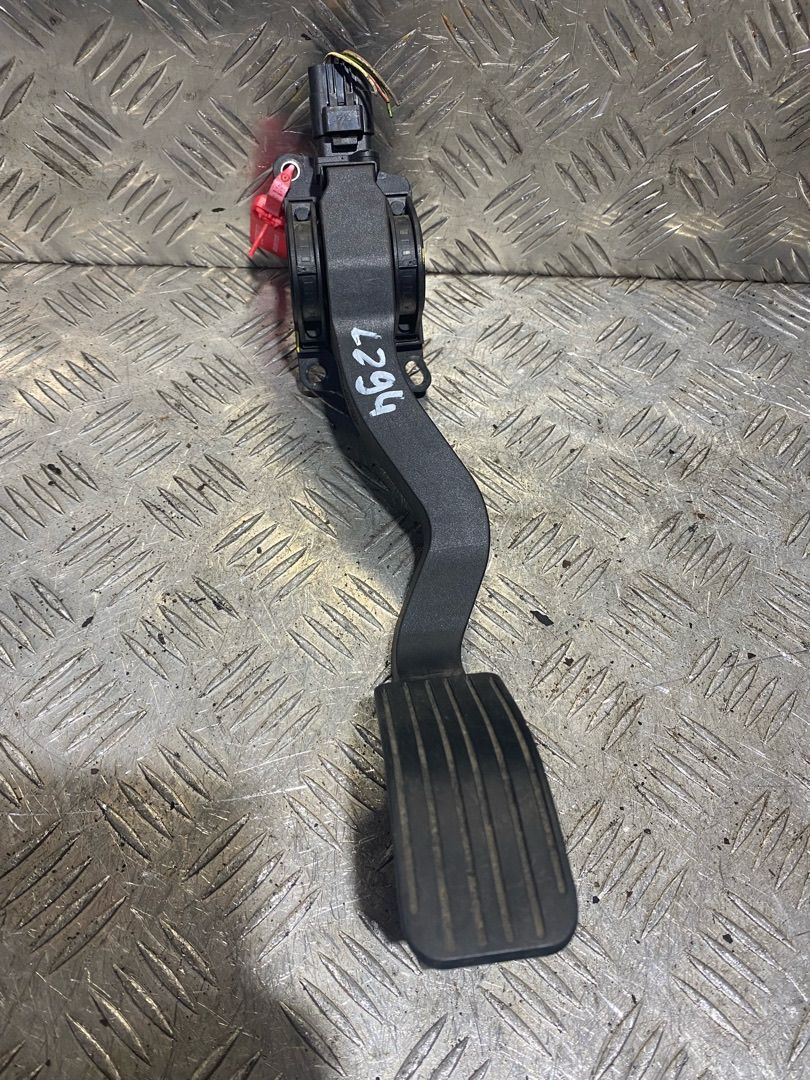 педаль Peugeot 307 1 поколение 2002, 1.6 л., NFU (TU5JP4), бензин, 5МКПП, универсал, 0280752235