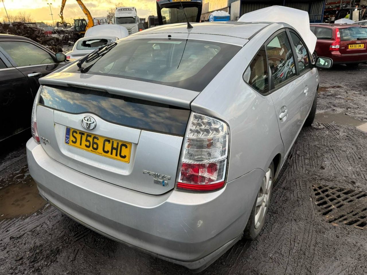 Toyota Prius 2  XW20 рест. 2006