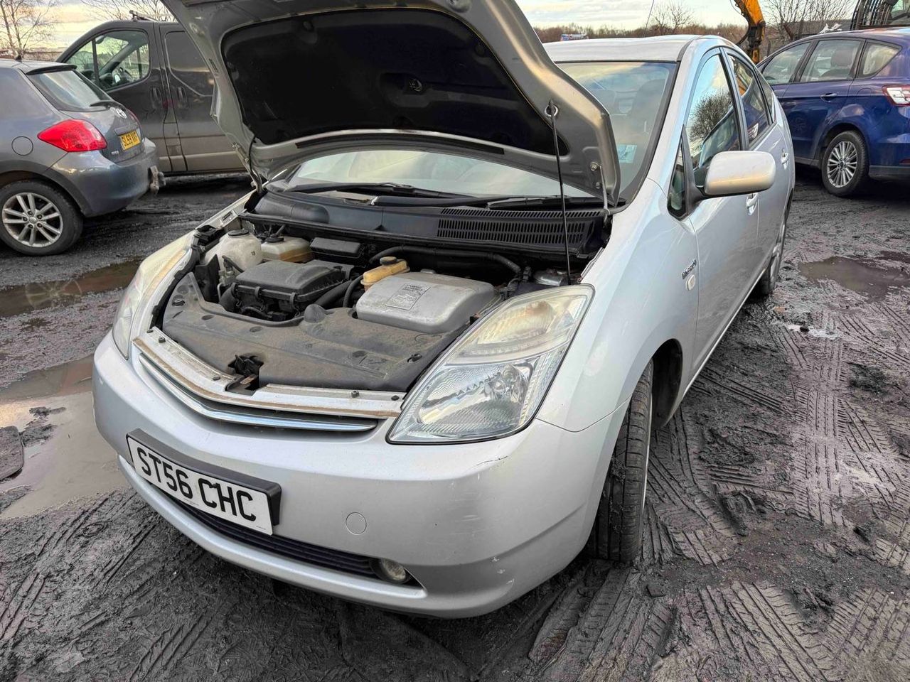 Toyota Prius 2  XW20 рест. 2006