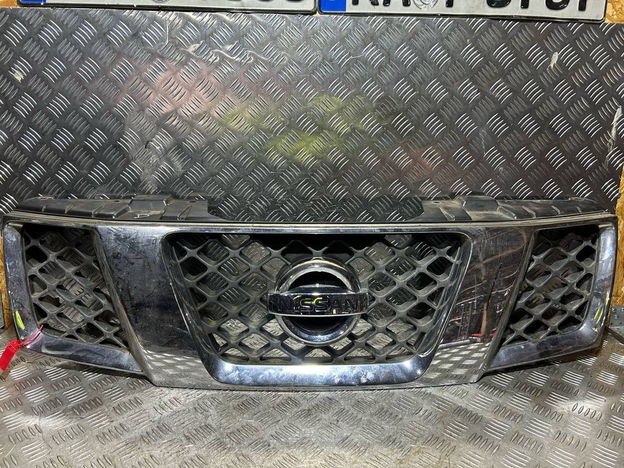 решетка радиатора Nissan Navara D40 2009, 2.5 л., дизель, 6МКПП, пикап