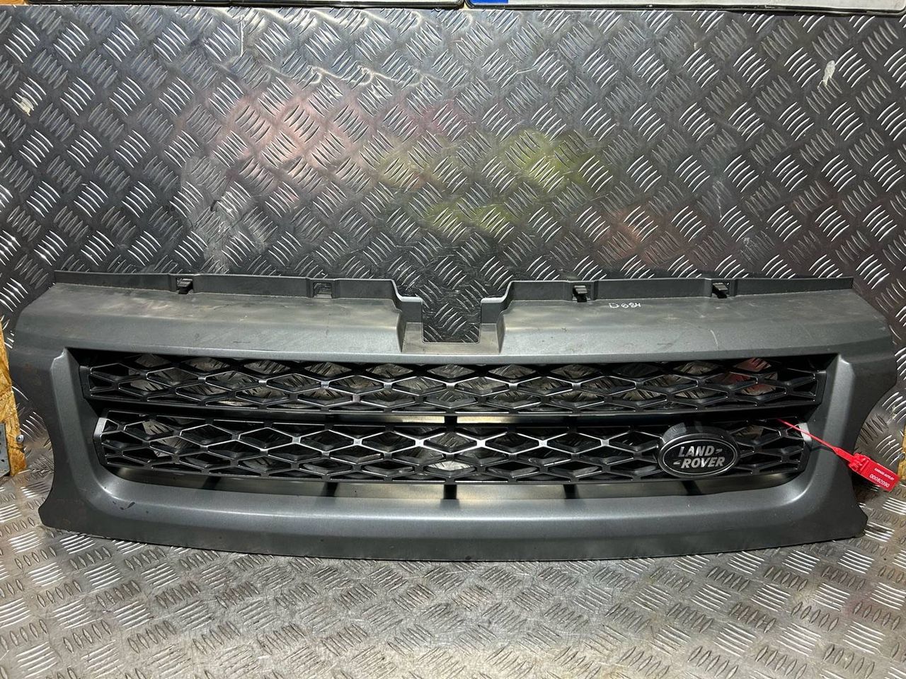 решетка радиатора Land Rover Range Rover Sport 1 поколение [рестайлинг] 2009, 3.0 л., дизель, АКПП, внедорожник 5 дв.