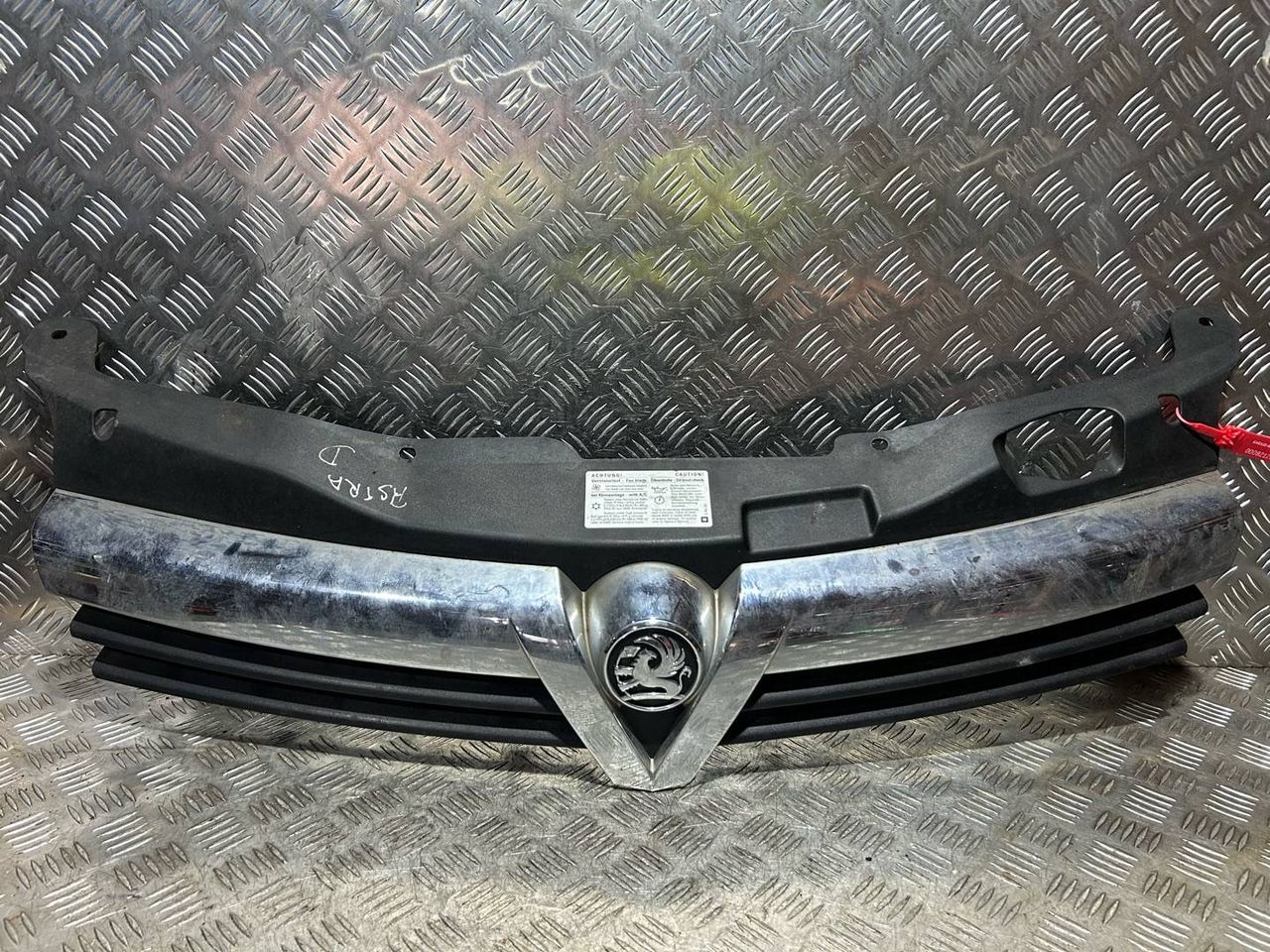 решетка радиатора Opel Astra H 2005, 1.8 л., бензин, хетчбэк 5 дв.