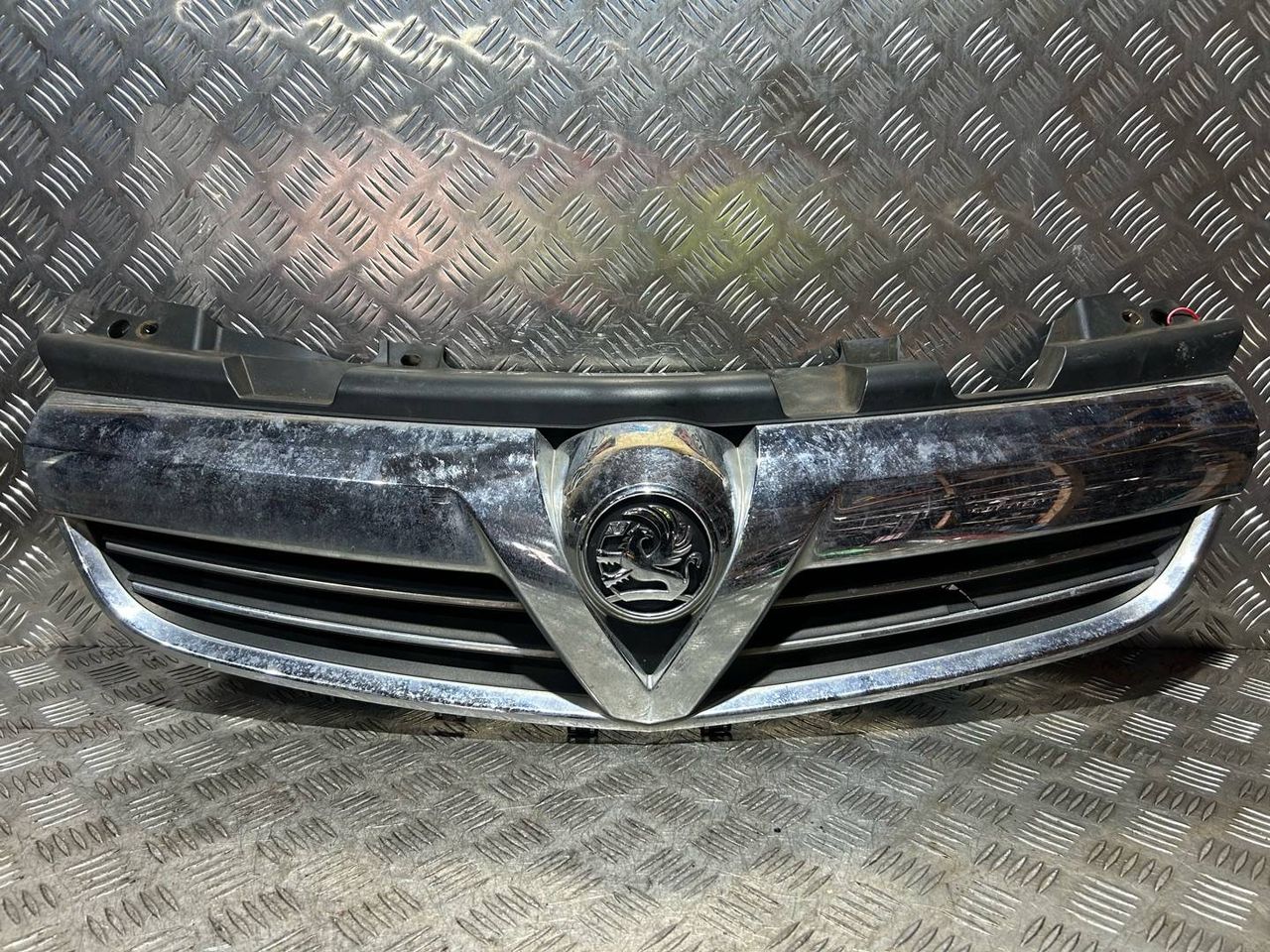решетка радиатора Opel Zafira 2 поколение (B) [рестайлинг] 2009, 1.6 л., Z 16 XE1, бензин, 5МКПП, минивэн