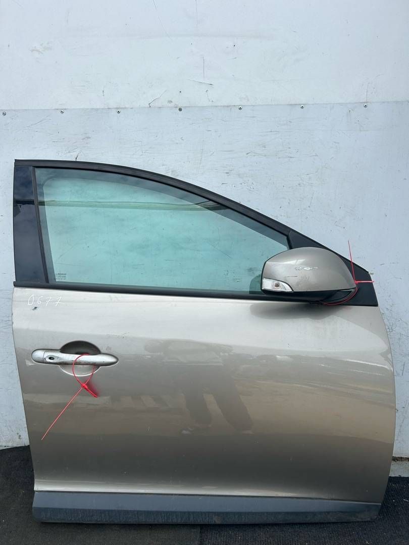дверь передняя правая Renault Megane 3 поколение 2011, 1.6 л., K4M 858, бензин, 6МКПП, хетчбэк 5 дв.