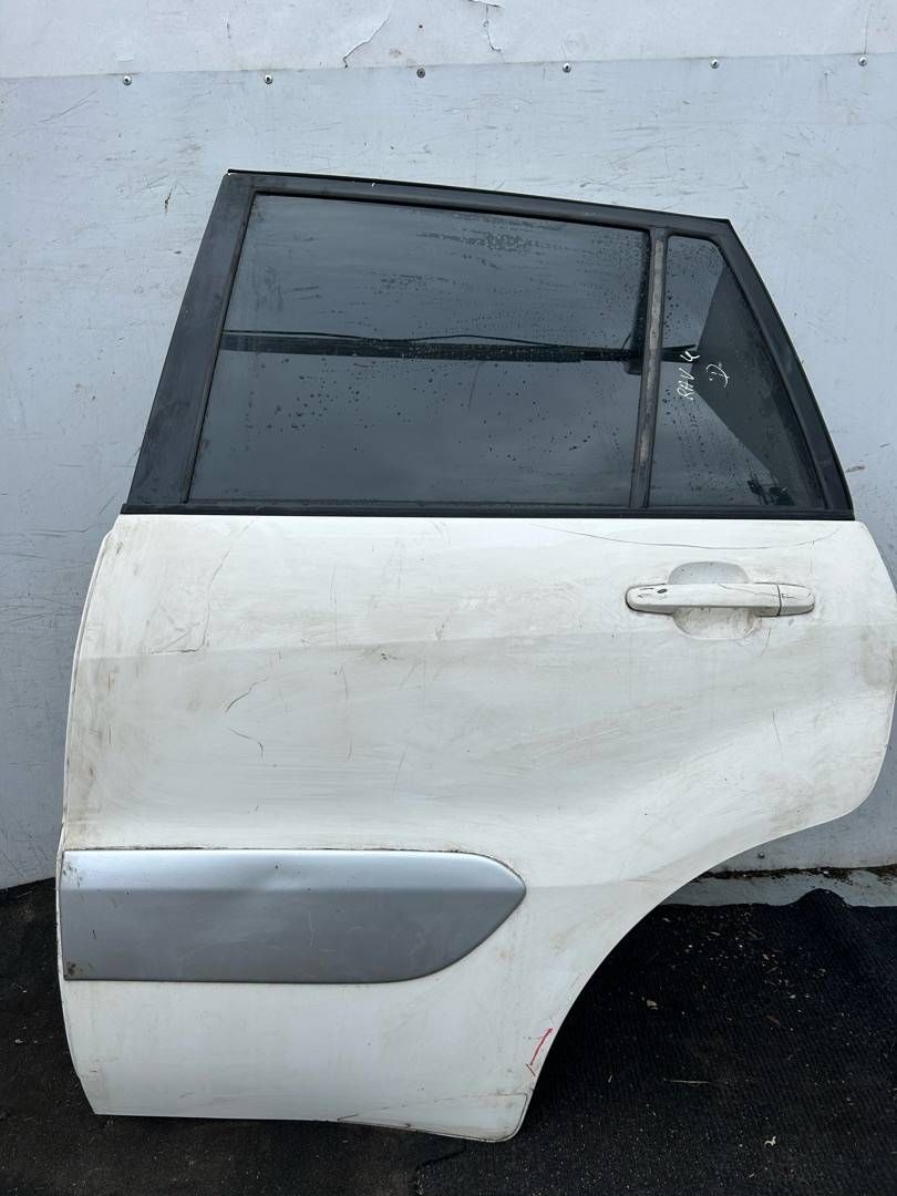 дверь задняя левая Toyota RAV4 2 поколение (XA20) [рестайлинг] 2003, 2.0 л., дизель, АКПП, внедорожник 5 дв.