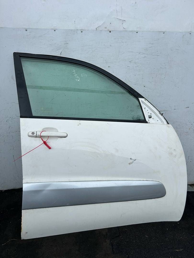 дверь передняя правая Toyota RAV4 2 поколение (XA20) [рестайлинг] 2003, 2.0 л., дизель, АКПП, внедорожник 5 дв.