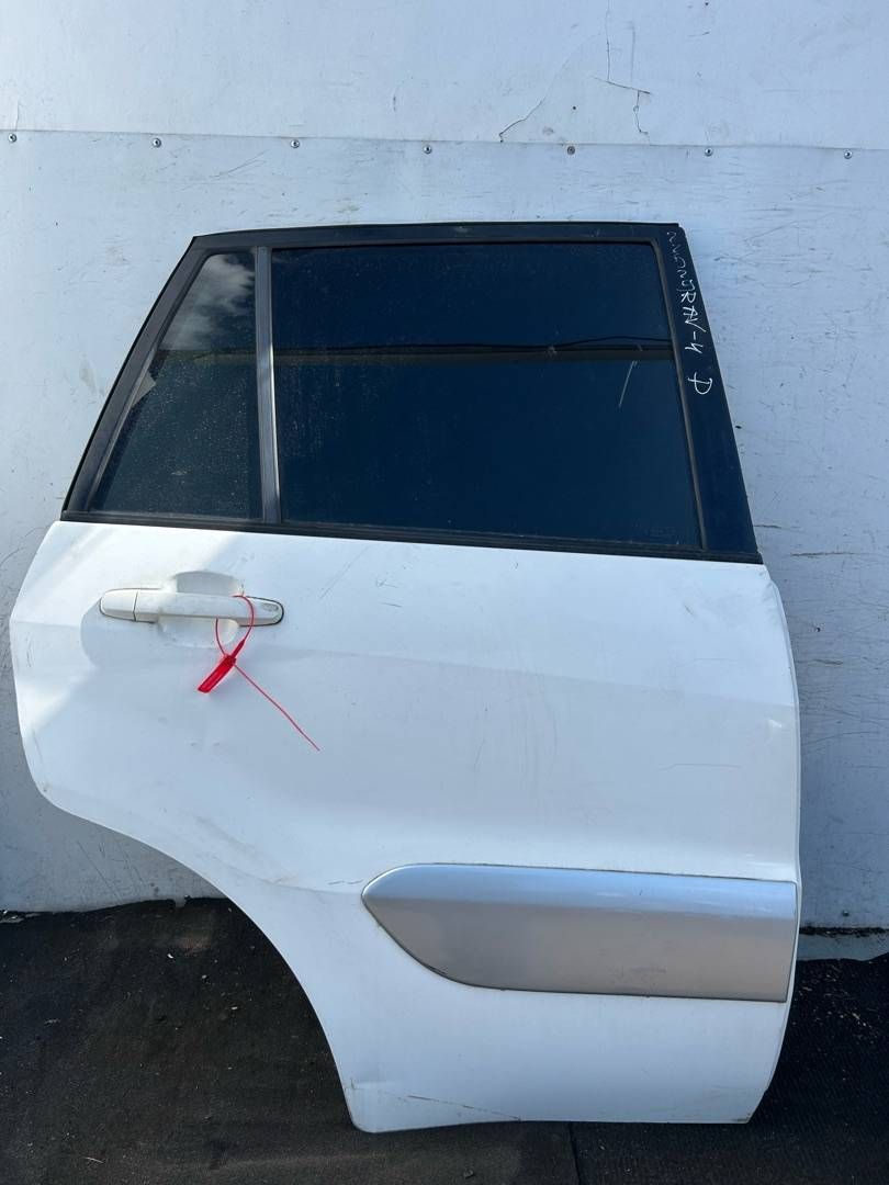 дверь задняя правая Toyota RAV4 2 поколение (XA20) [рестайлинг] 2003, 2.0 л., дизель, АКПП, внедорожник 5 дв.