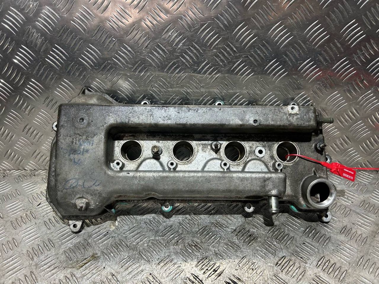 клапанная крышка Toyota Avensis 2 поколение (T250) 2004, 1.8 л., 1ZZ-FE, бензин, 5МКПП, хетчбэк 5 дв.