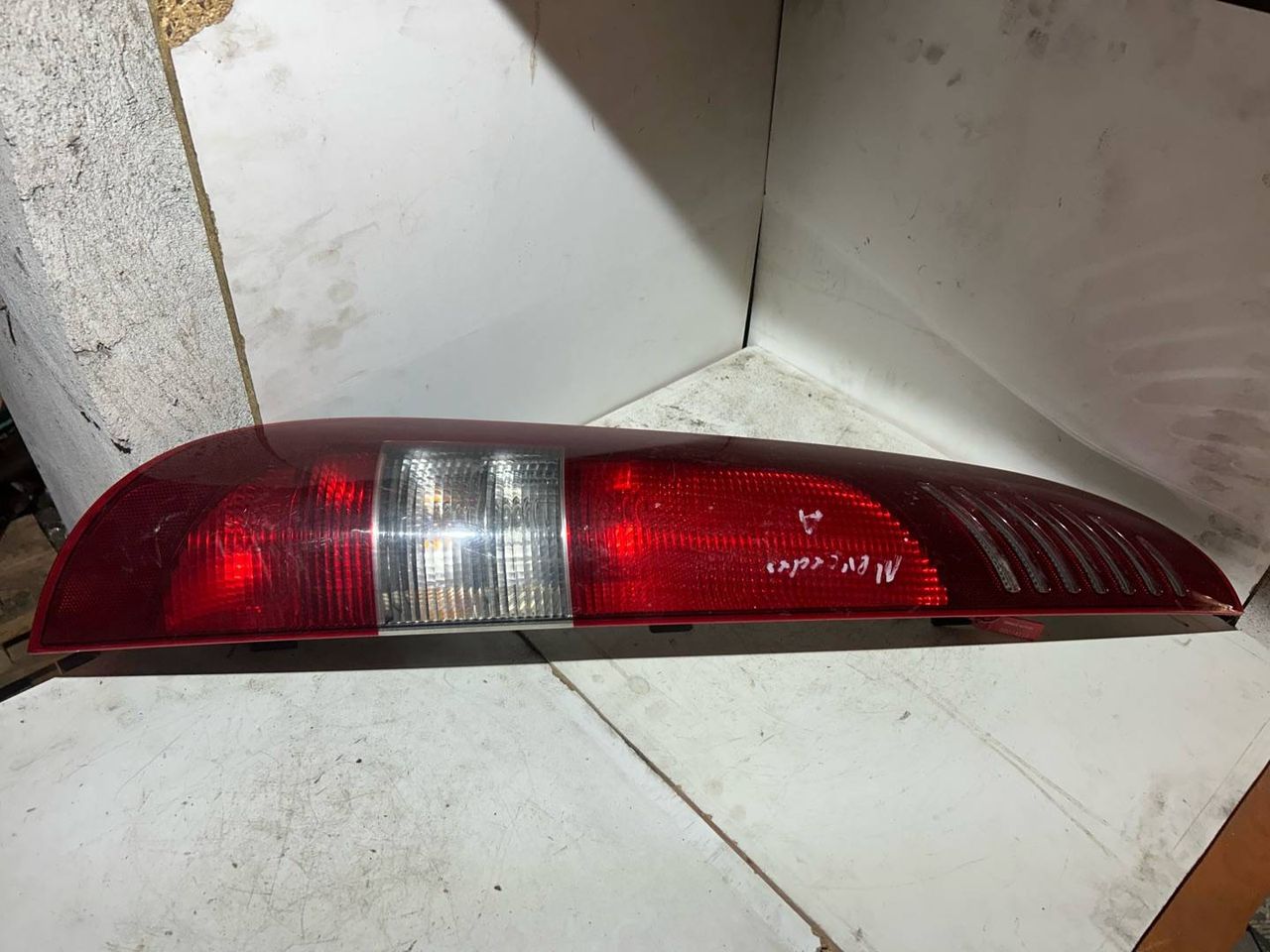 фонарь задний левый Mercedes-Benz Vaneo W414 2003, 2.0 л., минивэн