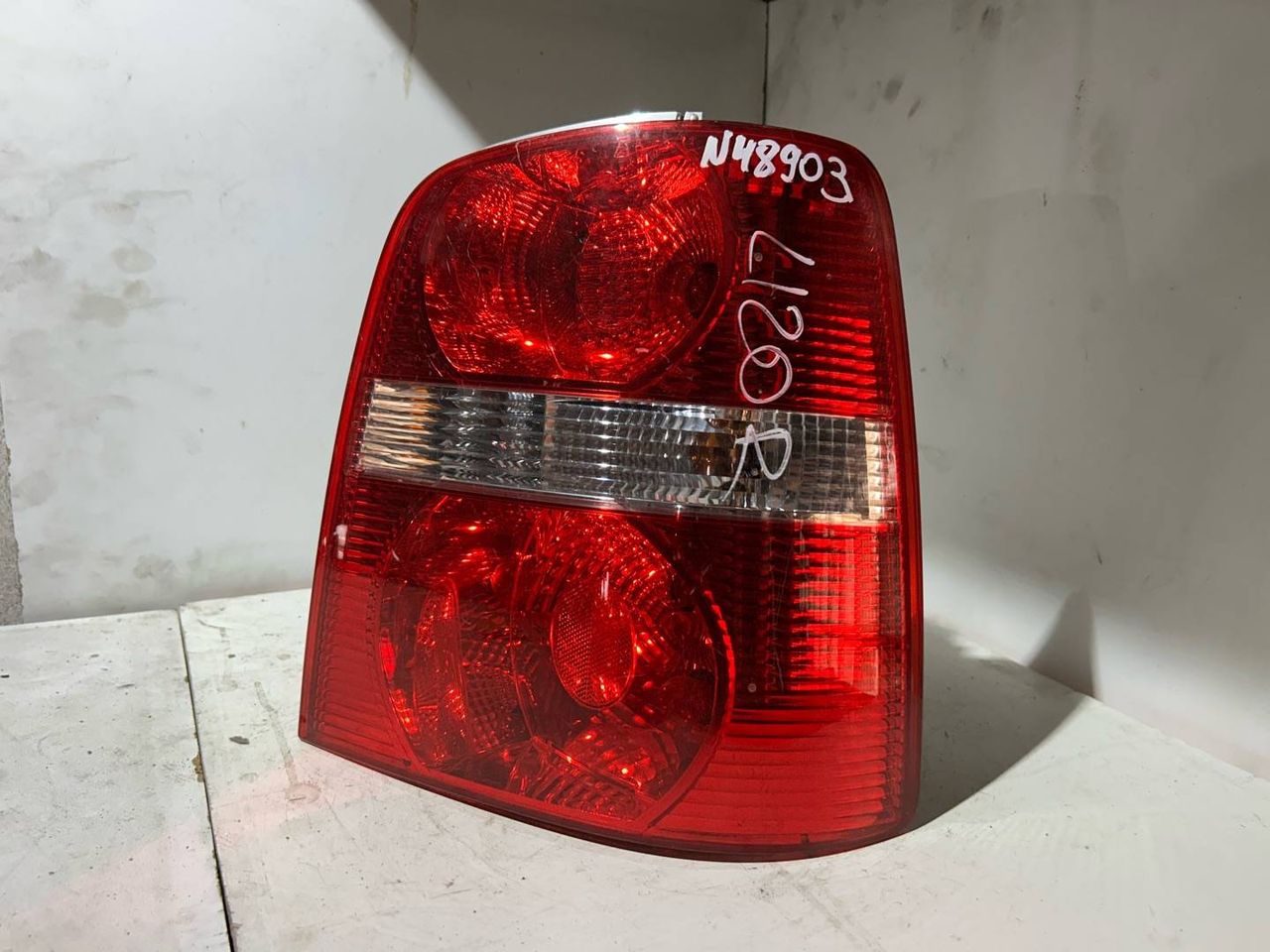 фонарь задний правый Volkswagen Touran 1 поколение 2003, 2.0 л., AZV, дизель, 6МКПП, минивэн