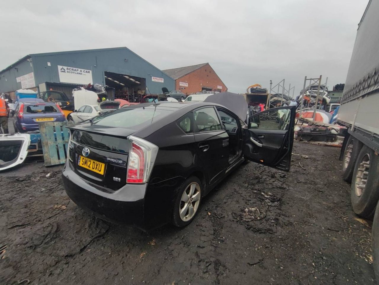Toyota Prius 3  XW30 рест. 2013