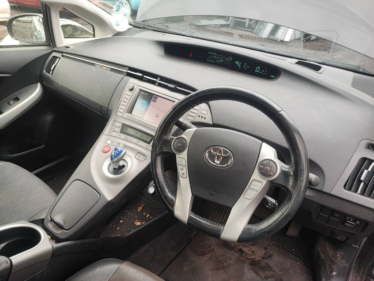 Toyota Prius 3  XW30 рест. 2013