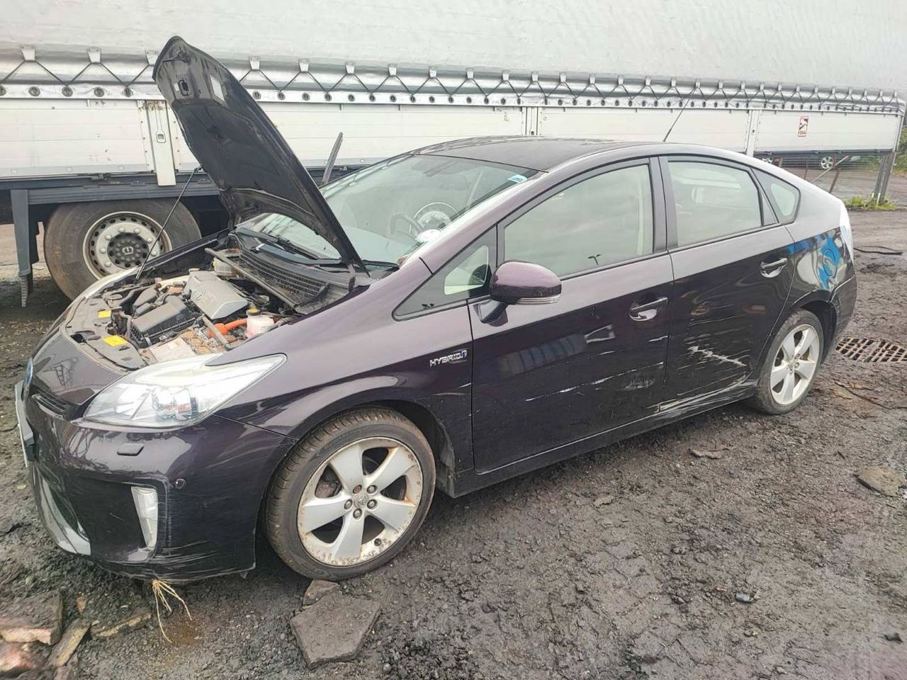 Toyota Prius 3  XW30 рест. 2013
