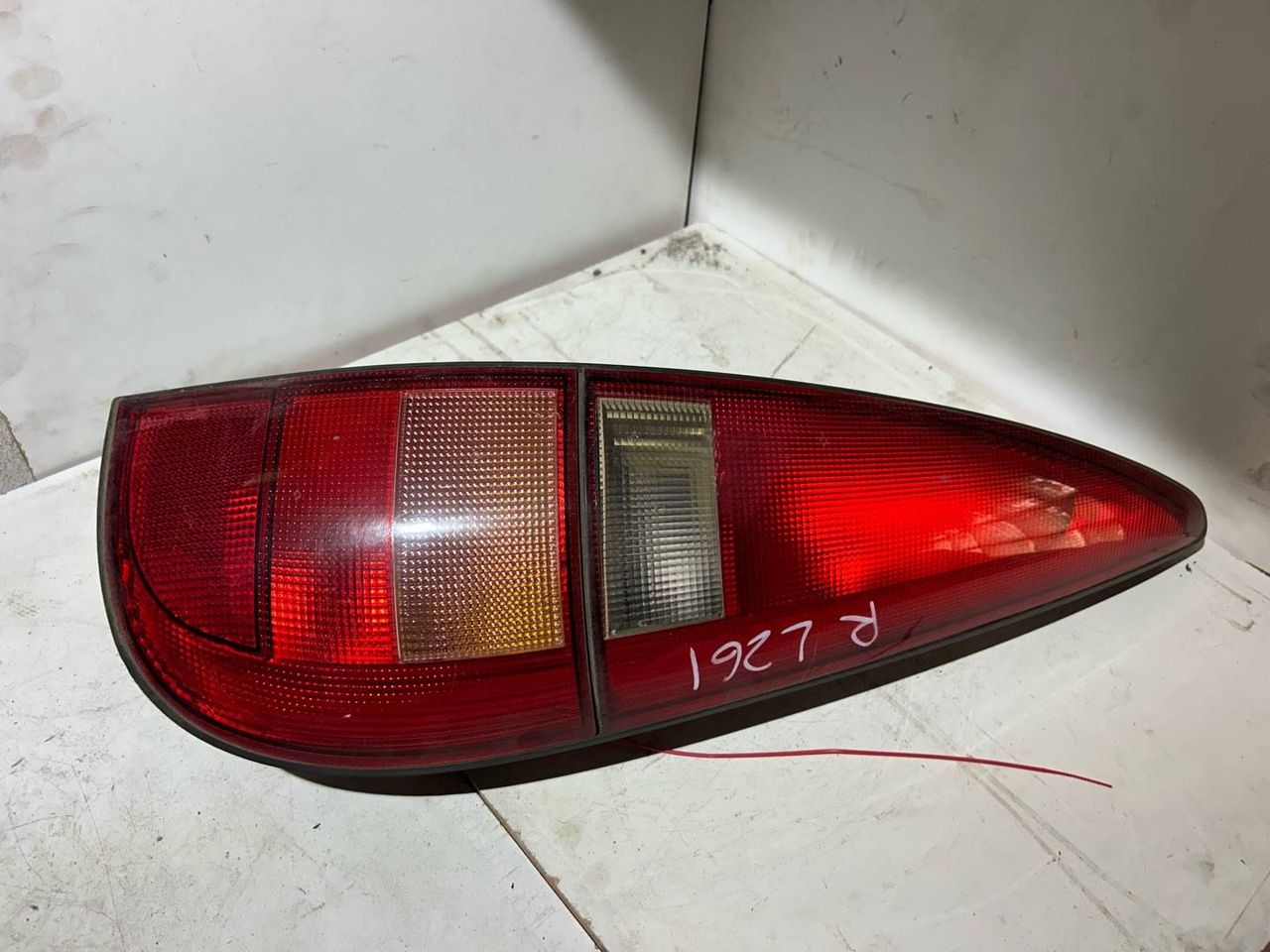 фонарь задний правый Renault Laguna 1 поколение 1998, 1.6 л., K4M 616, бензин, 5МКПП, универсал