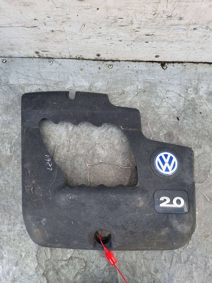 декоративная крышка двигателя Volkswagen Golf 4 поколение 2004, 2.0 л., AQY, бензин, АКПП, хетчбэк 5 дв., 06A103925AJ