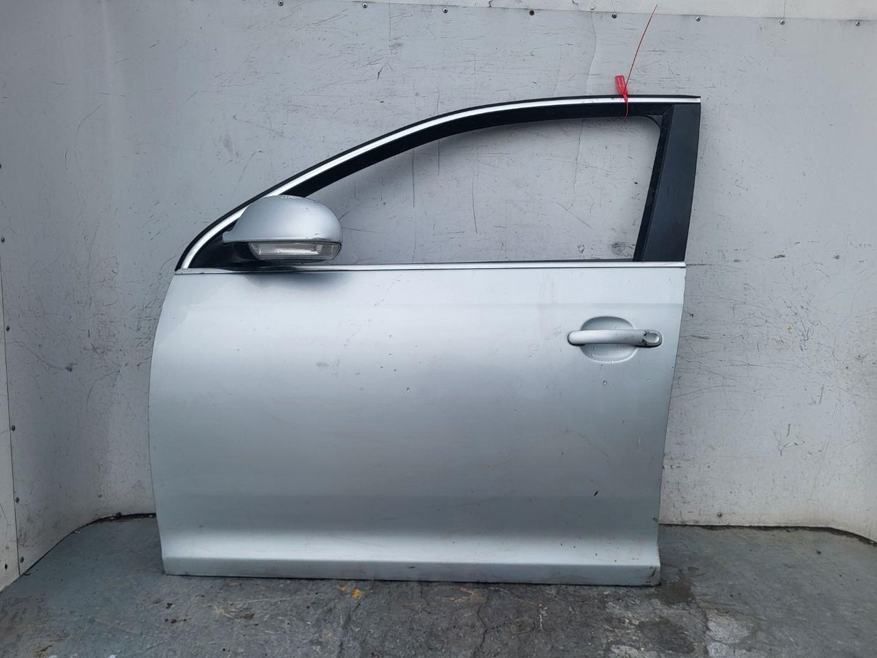 дверь передняя левая Volkswagen Golf 5 поколение 2009, 2.0 л., CBDA, дизель, 6МКПП, универсал