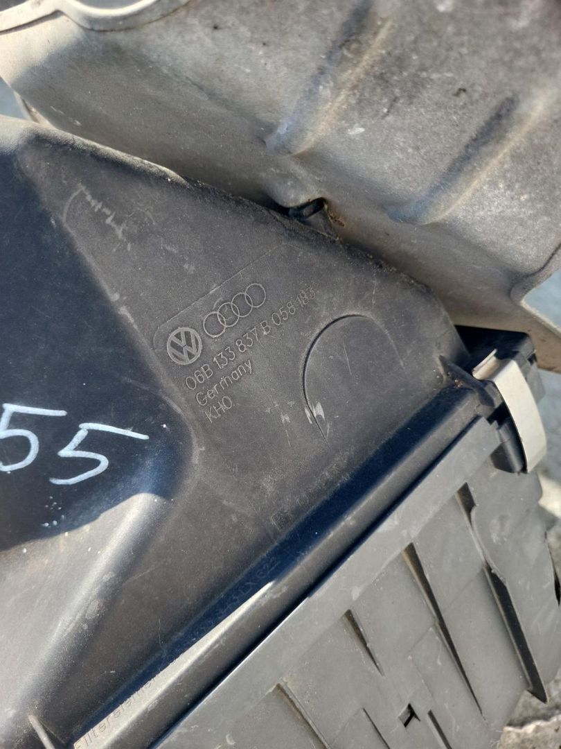 корпус воздушного фильтра Audi A4 B5 1995, 1.6 л., бензин, 5МКПП, седан