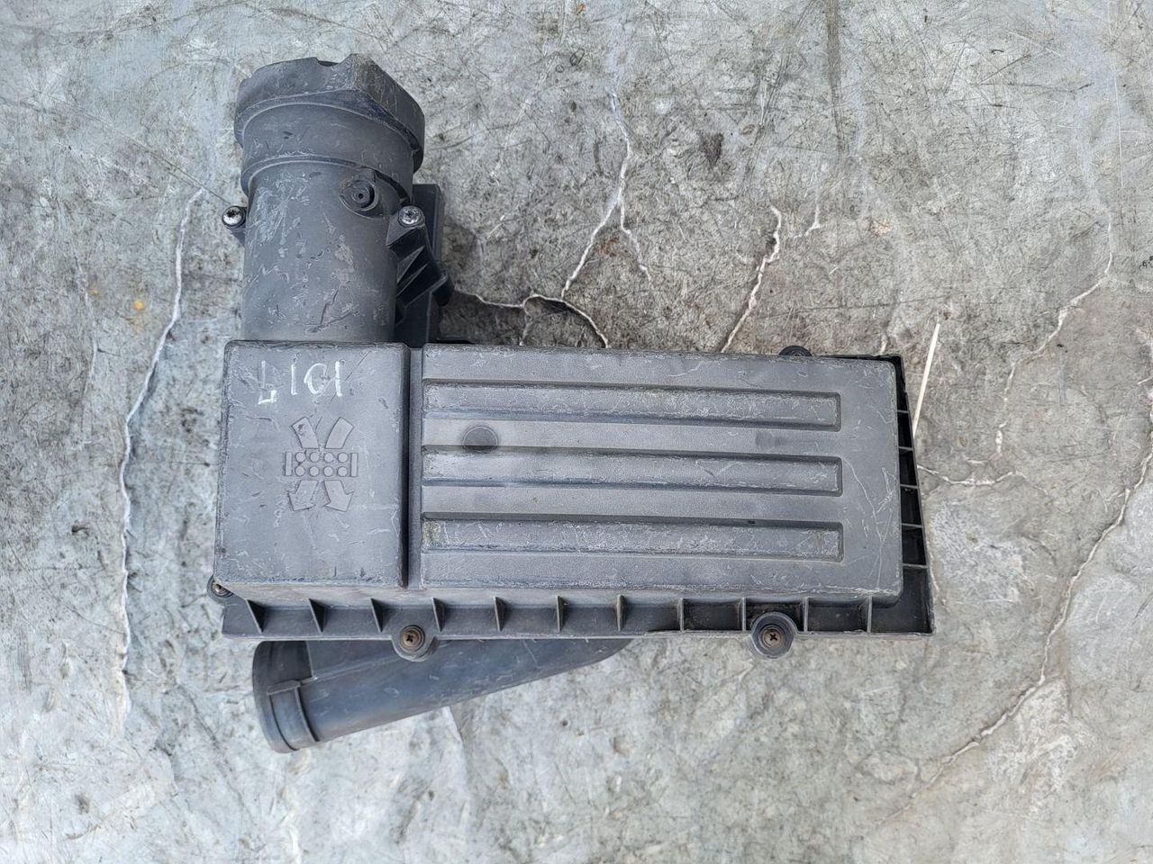 корпус воздушного фильтра Volkswagen Golf 5 поколение 2005, 2.0 л., BKD, дизель, АКПП, хетчбэк 5 дв.