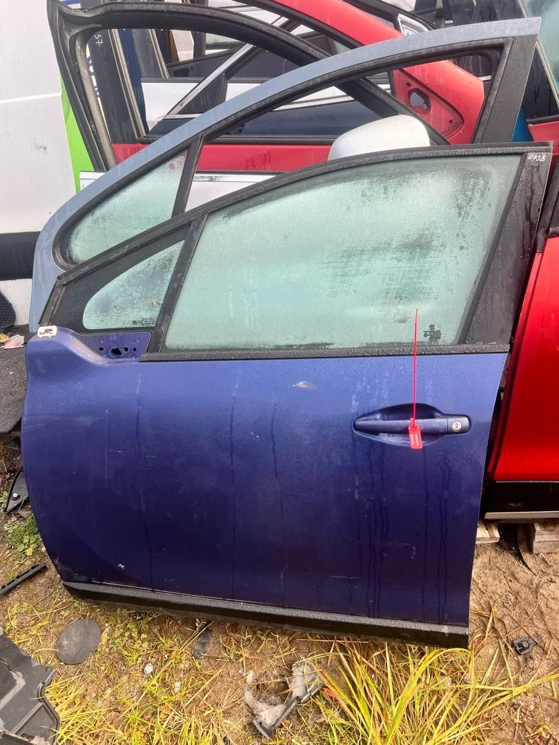 дверь передняя левая Peugeot 2008 1 поколение 2015, 1.6 л., 9HC (DV6C), дизель, робот, внедорожник 5 дв.