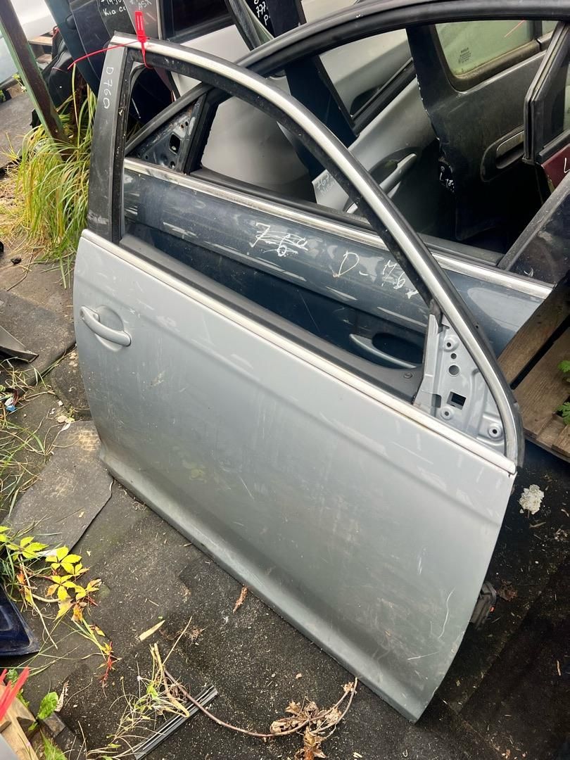 дверь передняя правая Volkswagen Golf 5 поколение 2009, 2.0 л., CBDA, дизель, 6МКПП, универсал