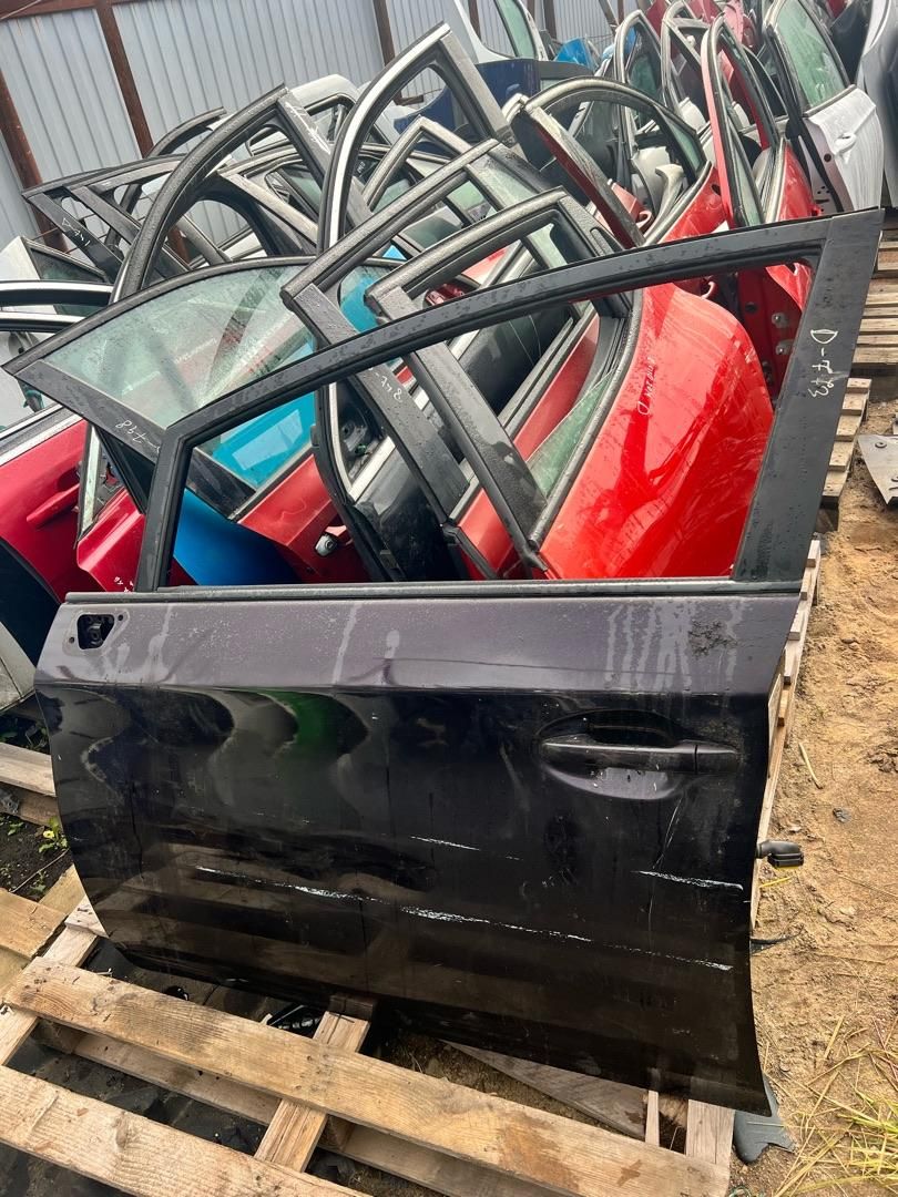 дверь передняя левая Toyota Prius 3 поколение XW30 [рестайлинг] 2013, 1.8 л., 2ZR-FAE, бензин, вариатор, хетчбэк 5 дв.