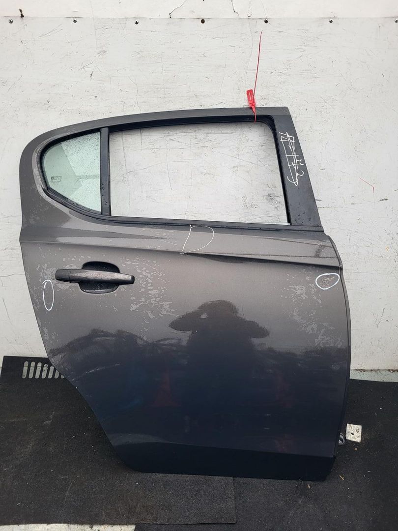 дверь задняя правая Opel Corsa E 2015, 1.2 л., бензин, АКПП, хетчбэк 5 дв.