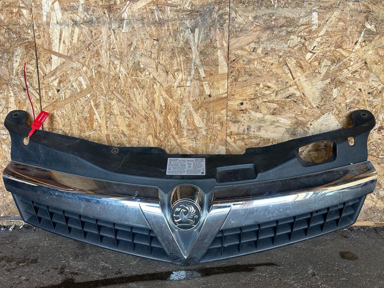 решетка радиатора Opel Astra H/Family [рестайлинг] 2009, 1.6 л., Z 16 XER, бензин, 5МКПП, хетчбэк 5 дв.