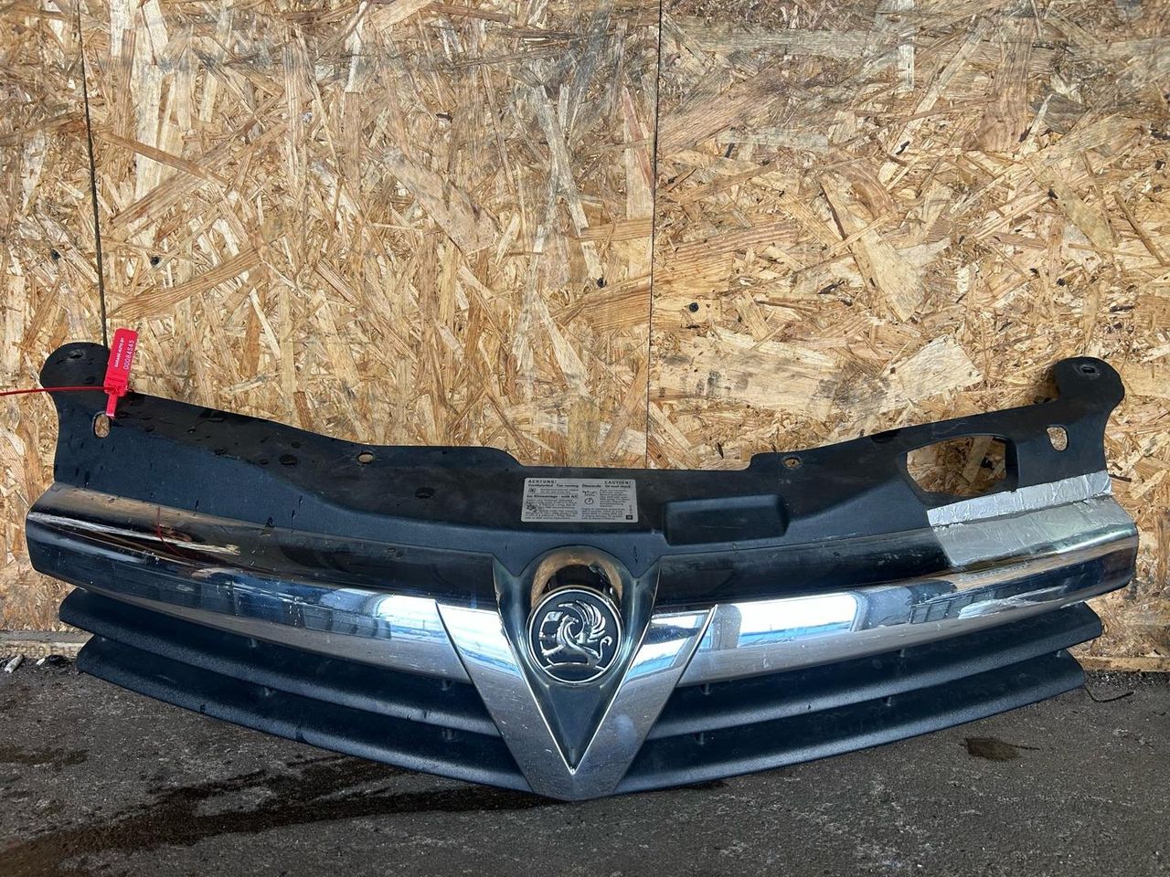 решетка радиатора Opel Astra H 2006, 1.6 л., Z 16 XEP, бензин, 5МКПП, хетчбэк 3 дв.