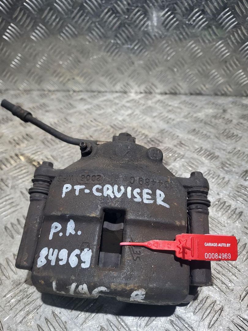 суппорт передний правый Chrysler PT Cruiser 1 поколение 2002, 2.2 л., дизель, 5МКПП, черный, хетчбэк 5 дв.