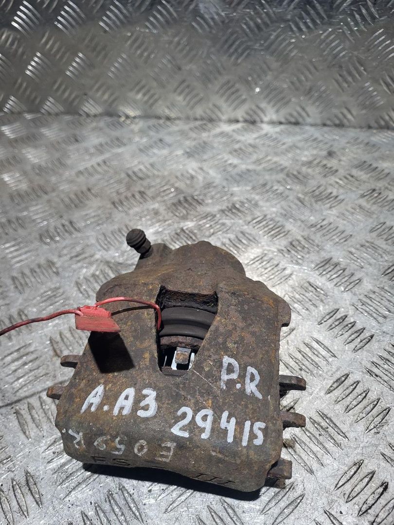 суппорт передний правый Audi A3 8L 1997, 1.6 л., бензин, 5МКПП, хетчбэк 5 дв.