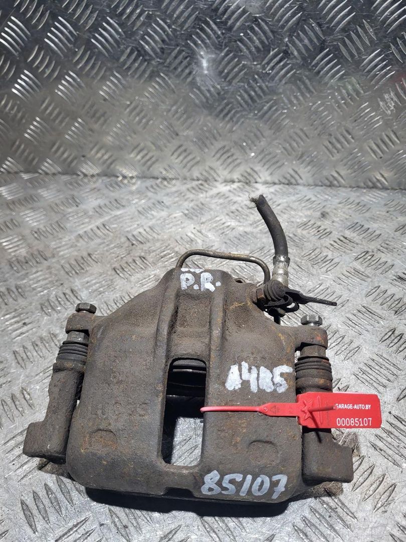 суппорт передний правый Audi A4 B5 1995, 1.6 л., бензин, 5МКПП, седан