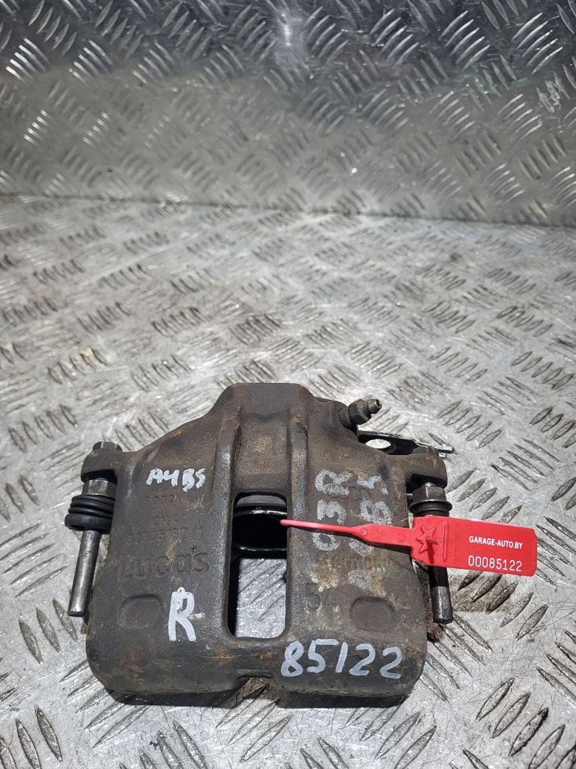 суппорт передний правый Audi A4 B5 1998, 1.9 л., дизель, 5МКПП, седан