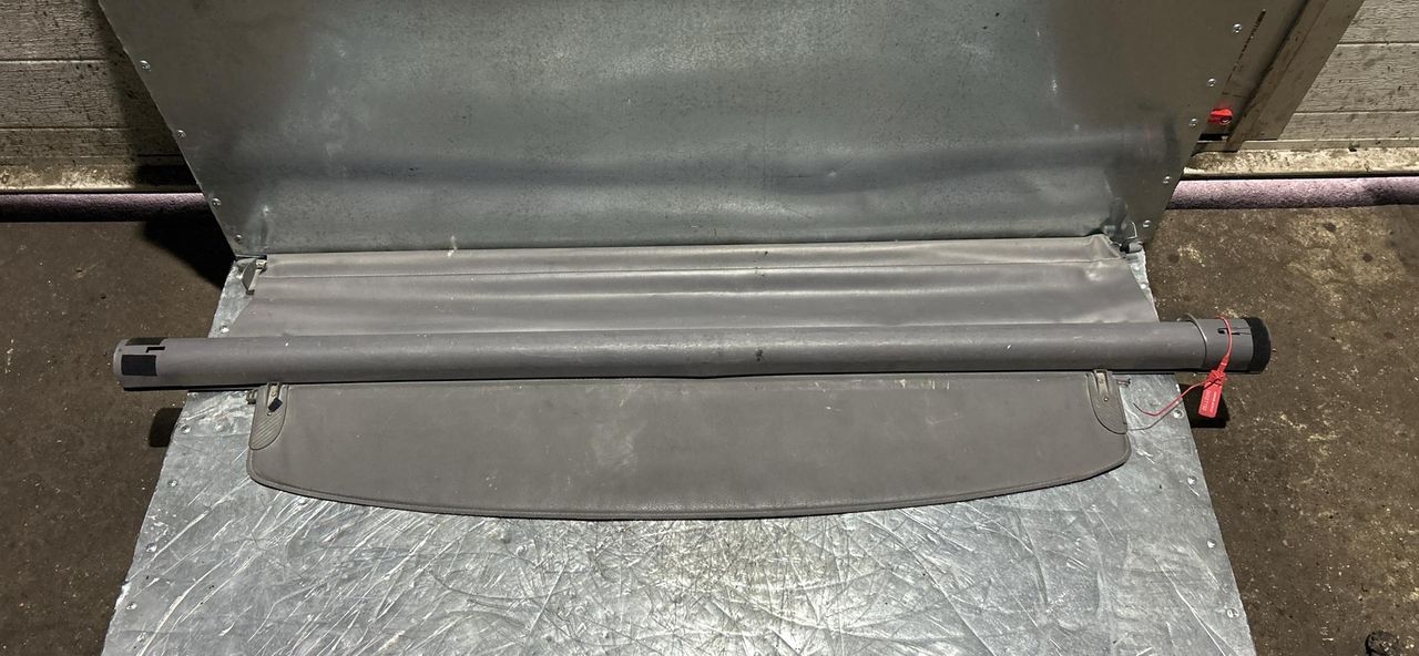 шторка багажника Renault Megane 1 поколение [рестайлинг] 2000, 1.6 л., 5МКПП, универсал